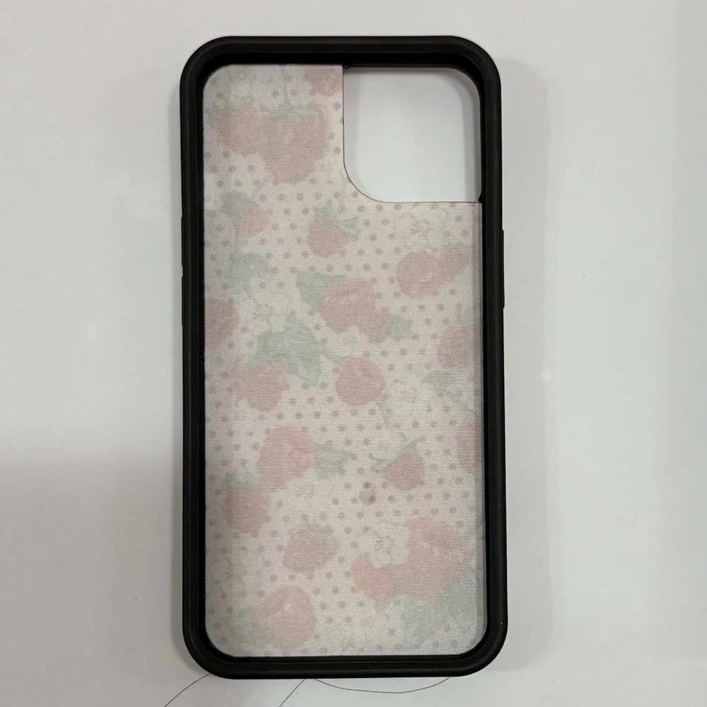 Wildflower Raspberry polka dot iPhone (13/14) Case